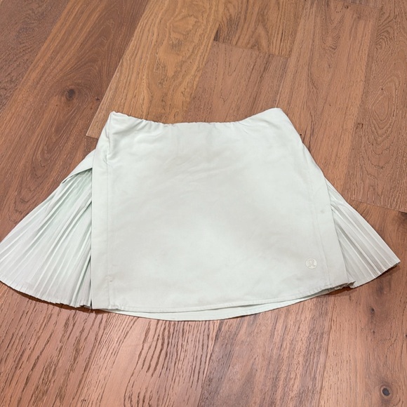 Lululemon Pleated skort - Picture 3 of 8